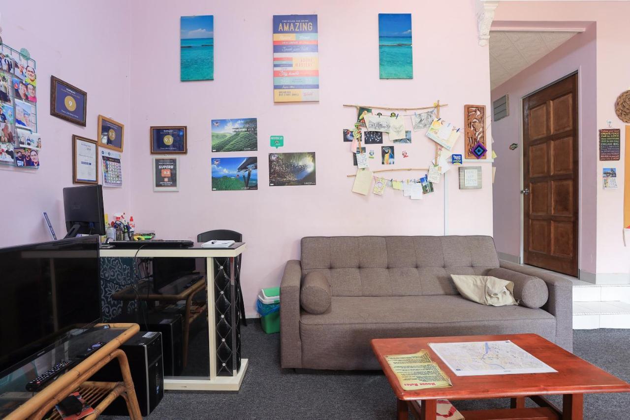 Oyo Home 90229, 3 Little Birds Homestay 4Bhk Malacca Εξωτερικό φωτογραφία