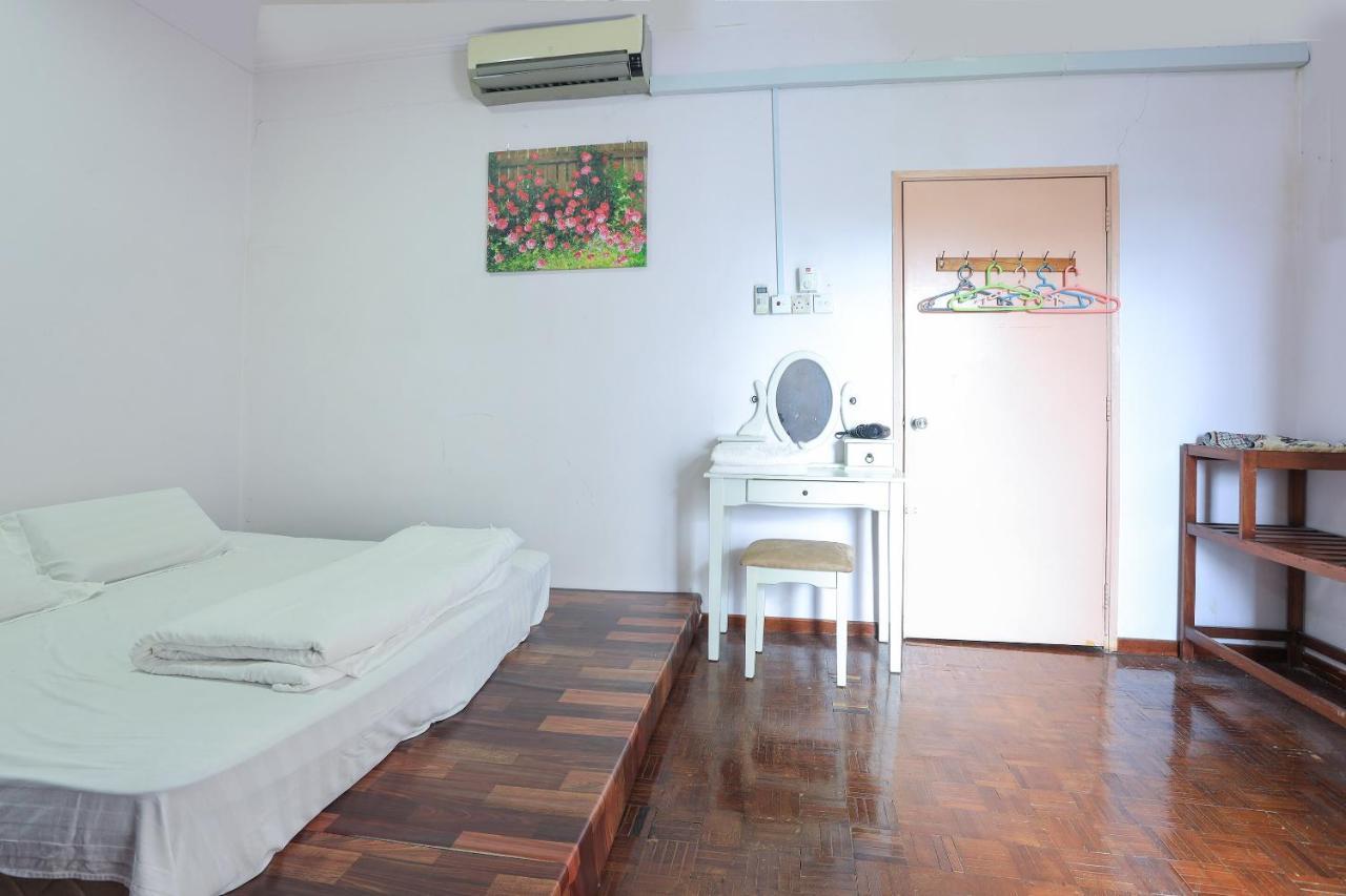 Oyo Home 90229, 3 Little Birds Homestay 4Bhk Malacca Εξωτερικό φωτογραφία