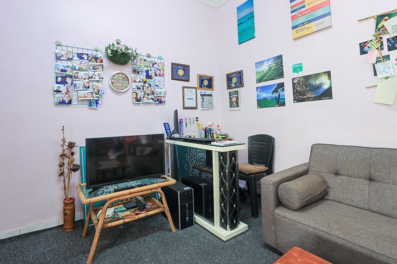 Oyo Home 90229, 3 Little Birds Homestay 4Bhk Malacca Εξωτερικό φωτογραφία