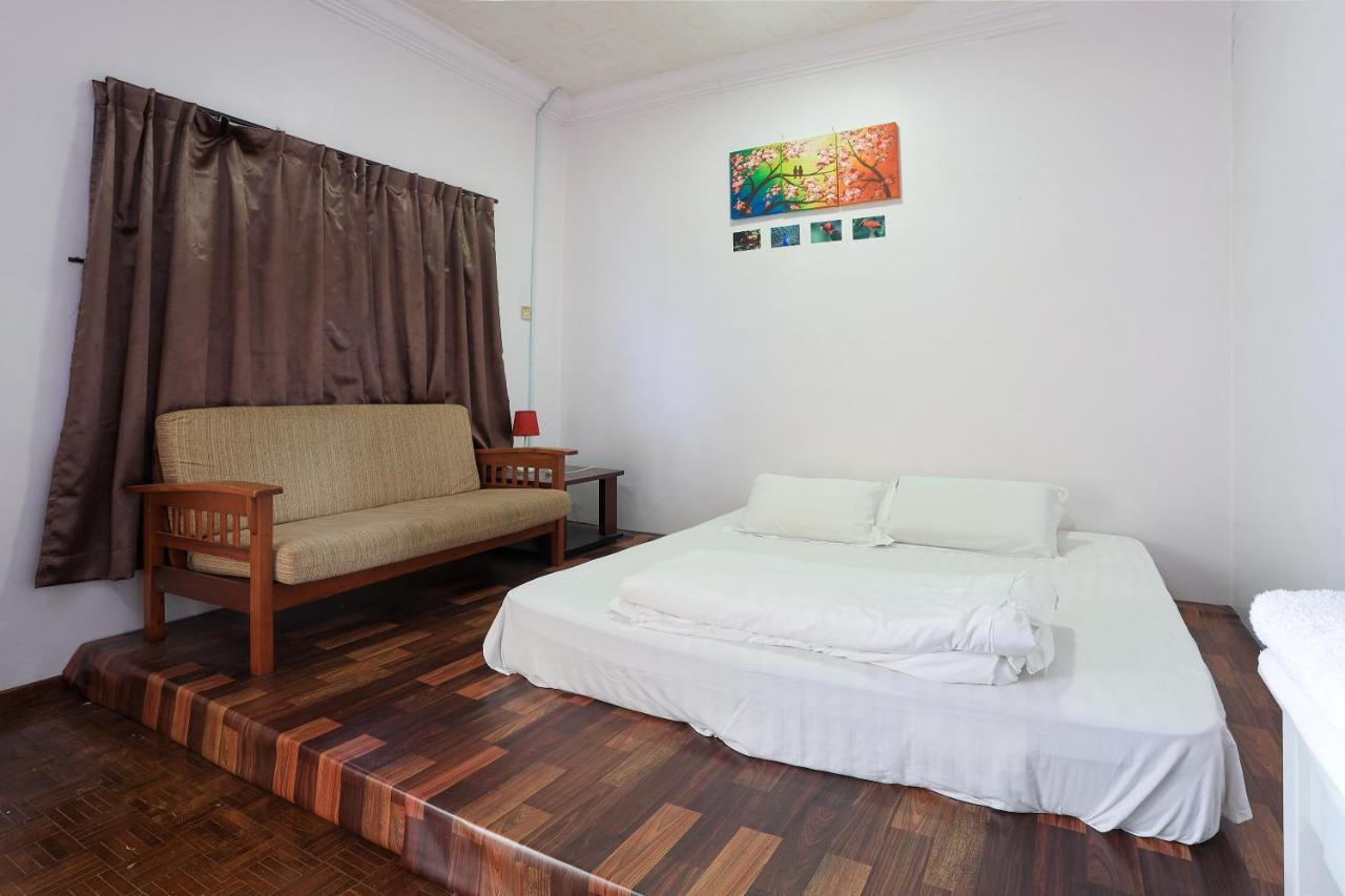 Oyo Home 90229, 3 Little Birds Homestay 4Bhk Malacca Εξωτερικό φωτογραφία