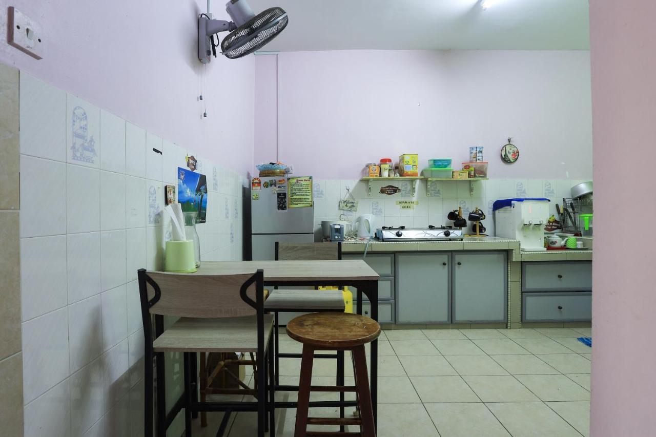 Oyo Home 90229, 3 Little Birds Homestay 4Bhk Malacca Εξωτερικό φωτογραφία