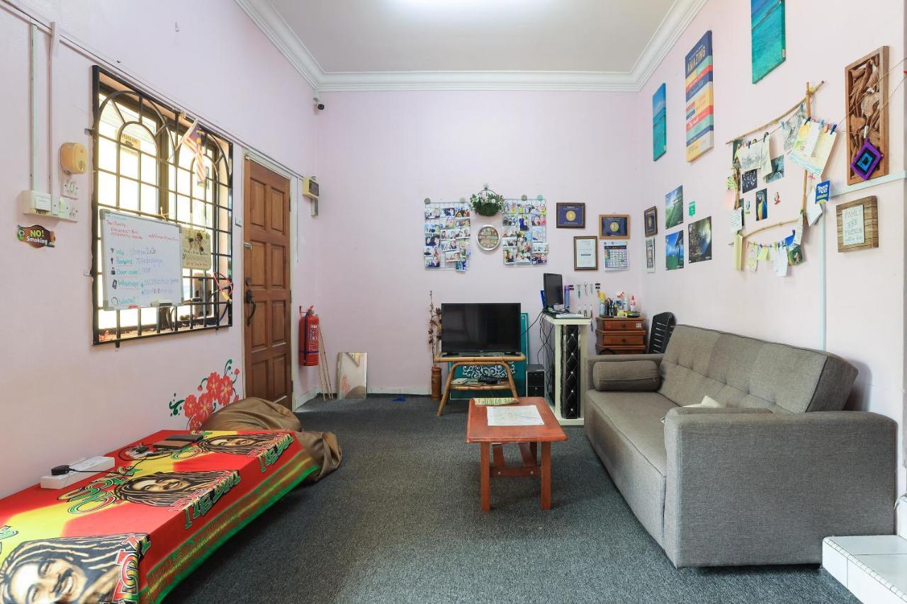 Oyo Home 90229, 3 Little Birds Homestay 4Bhk Malacca Εξωτερικό φωτογραφία