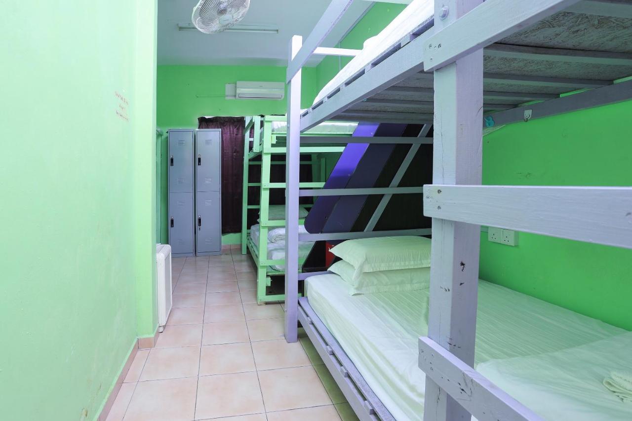 Oyo Home 90229, 3 Little Birds Homestay 4Bhk Malacca Εξωτερικό φωτογραφία