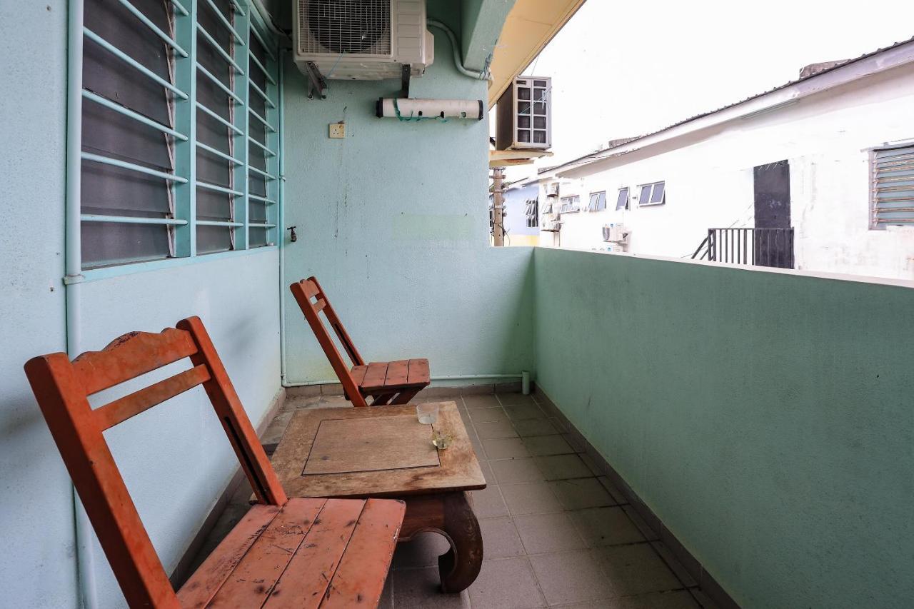 Oyo Home 90229, 3 Little Birds Homestay 4Bhk Malacca Εξωτερικό φωτογραφία