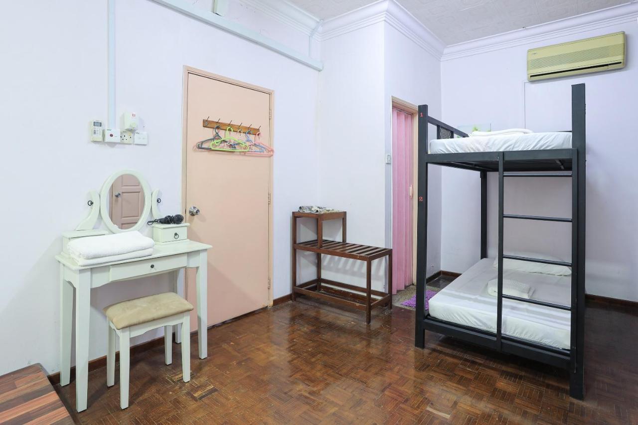 Oyo Home 90229, 3 Little Birds Homestay 4Bhk Malacca Εξωτερικό φωτογραφία