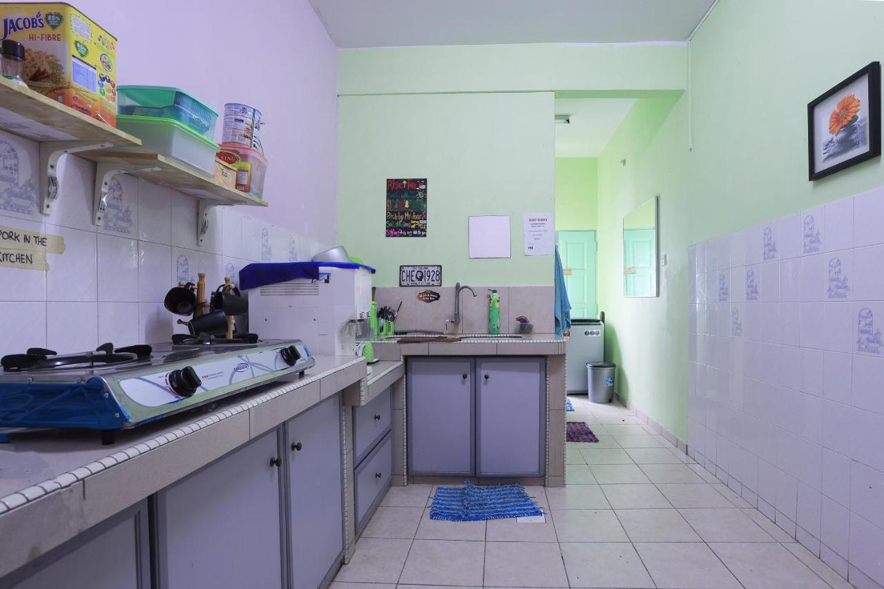 Oyo Home 90229, 3 Little Birds Homestay 4Bhk Malacca Εξωτερικό φωτογραφία