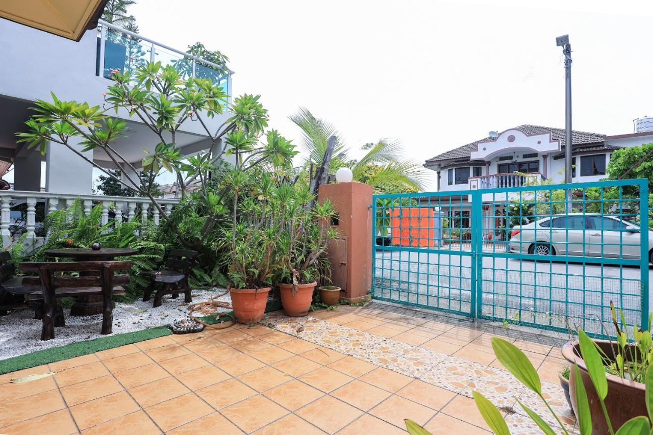 Oyo Home 90229, 3 Little Birds Homestay 4Bhk Malacca Εξωτερικό φωτογραφία