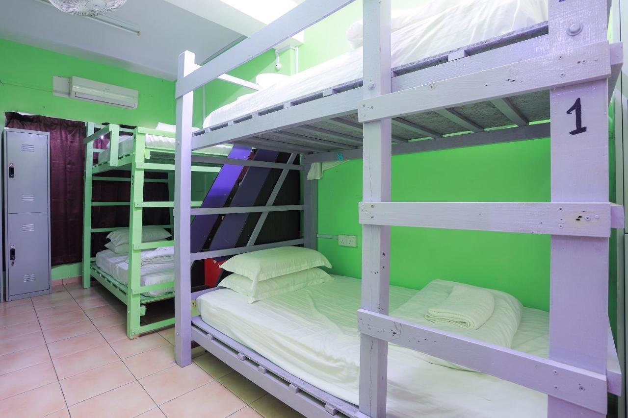 Oyo Home 90229, 3 Little Birds Homestay 4Bhk Malacca Εξωτερικό φωτογραφία