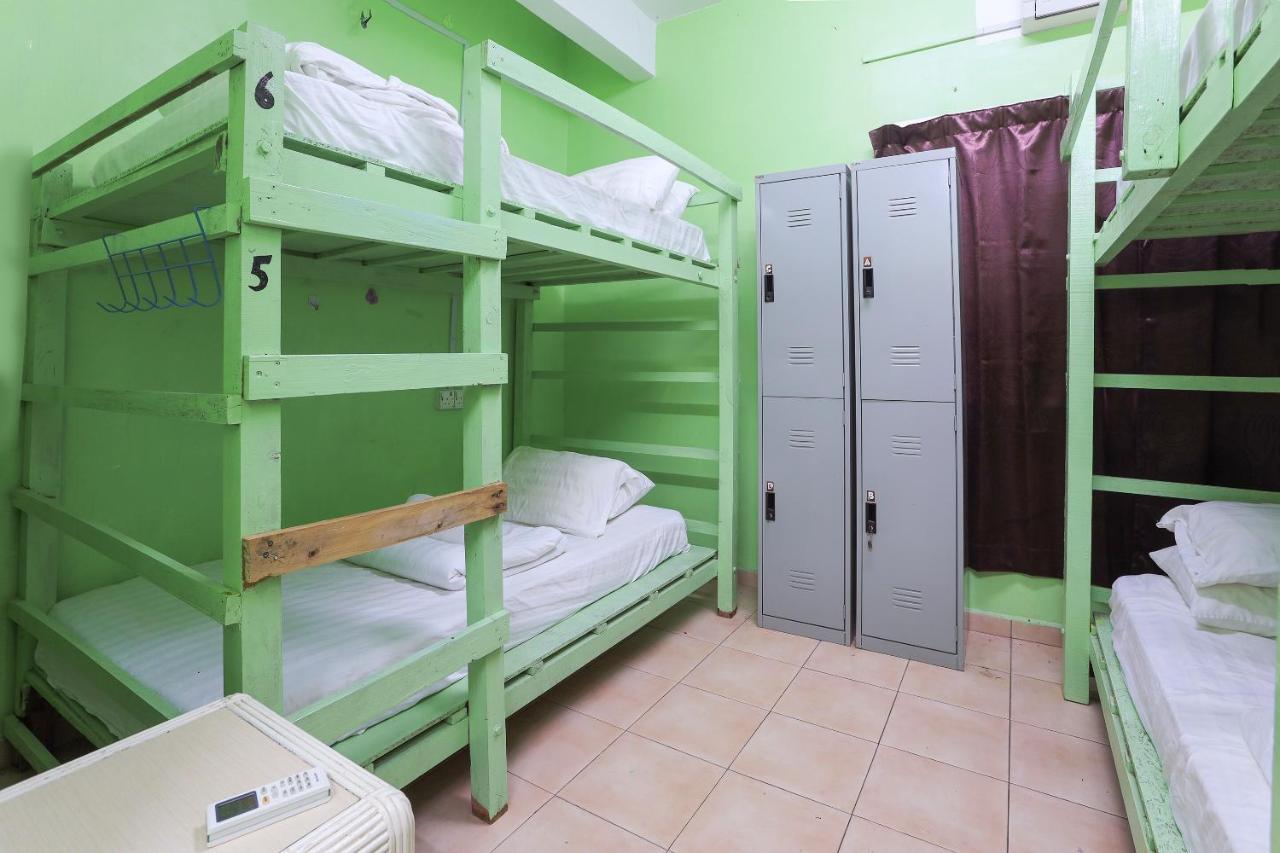 Oyo Home 90229, 3 Little Birds Homestay 4Bhk Malacca Εξωτερικό φωτογραφία