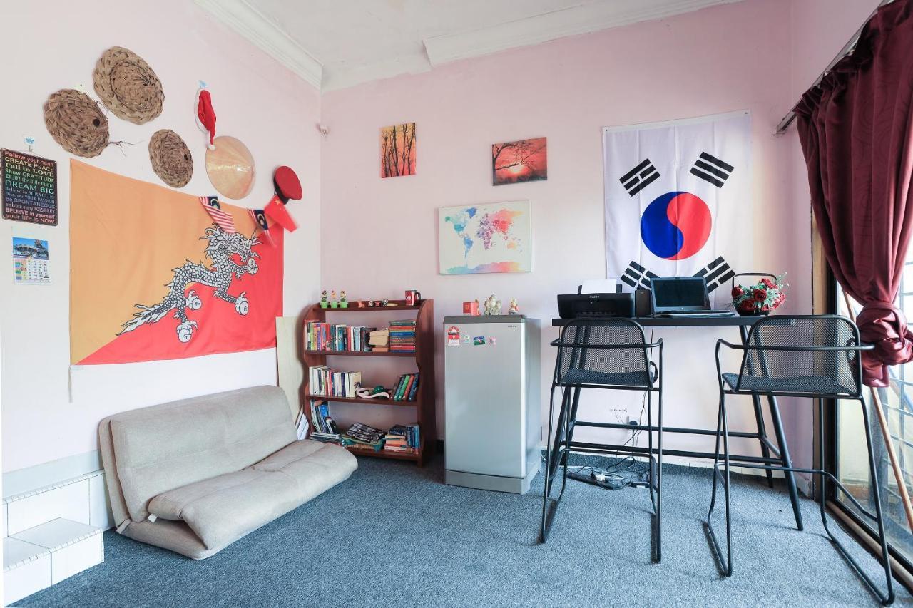 Oyo Home 90229, 3 Little Birds Homestay 4Bhk Malacca Εξωτερικό φωτογραφία