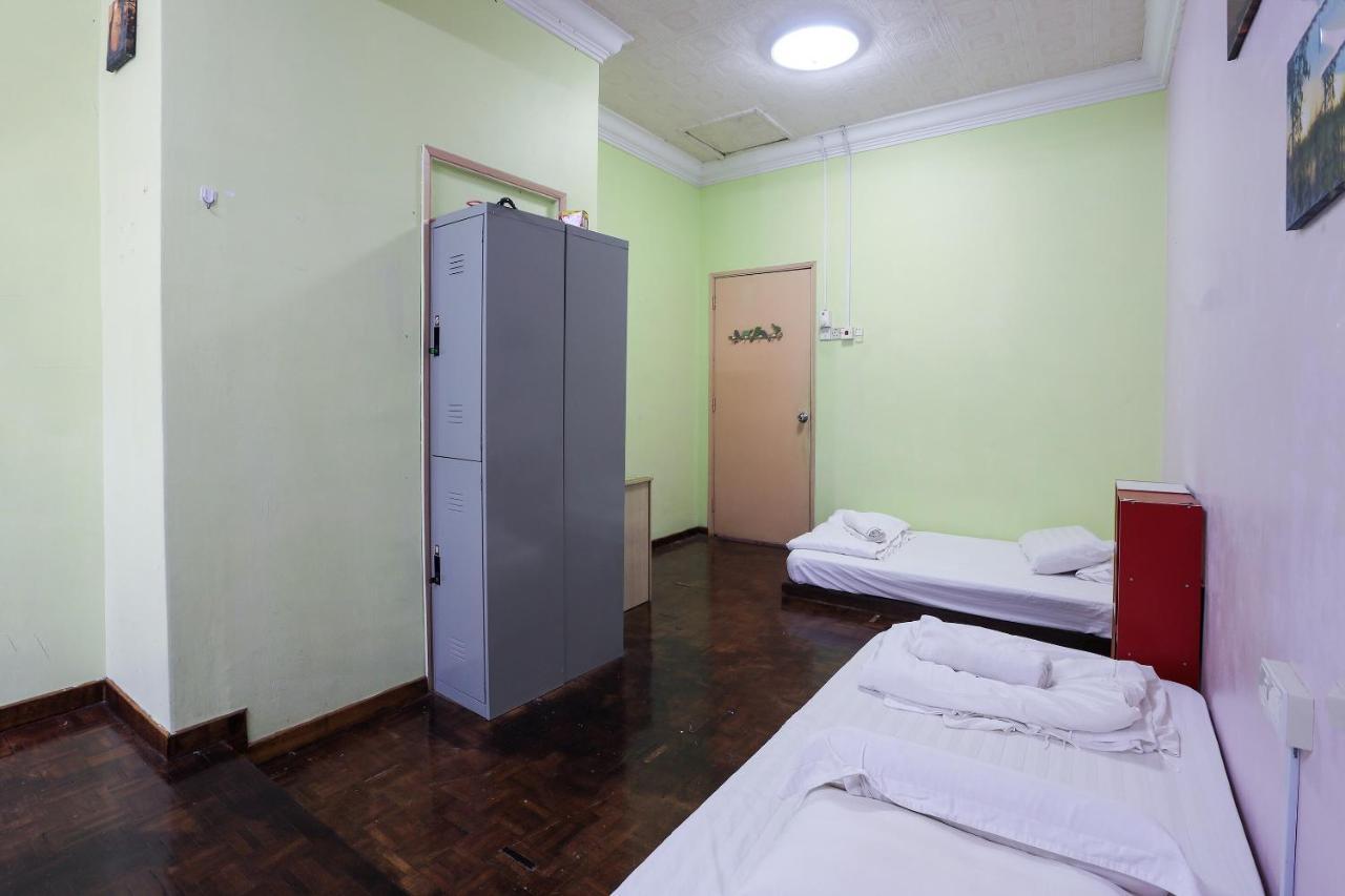Oyo Home 90229, 3 Little Birds Homestay 4Bhk Malacca Εξωτερικό φωτογραφία