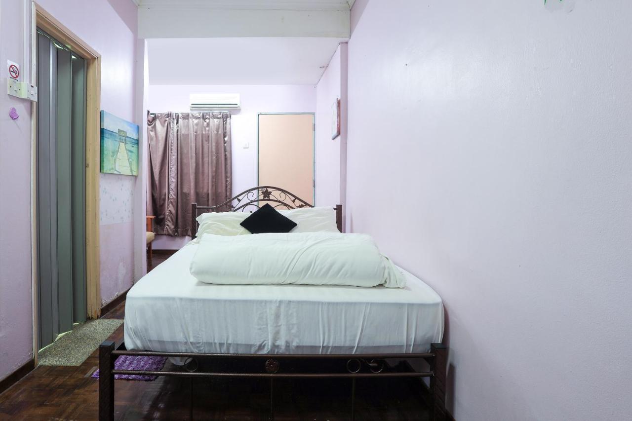 Oyo Home 90229, 3 Little Birds Homestay 4Bhk Malacca Εξωτερικό φωτογραφία