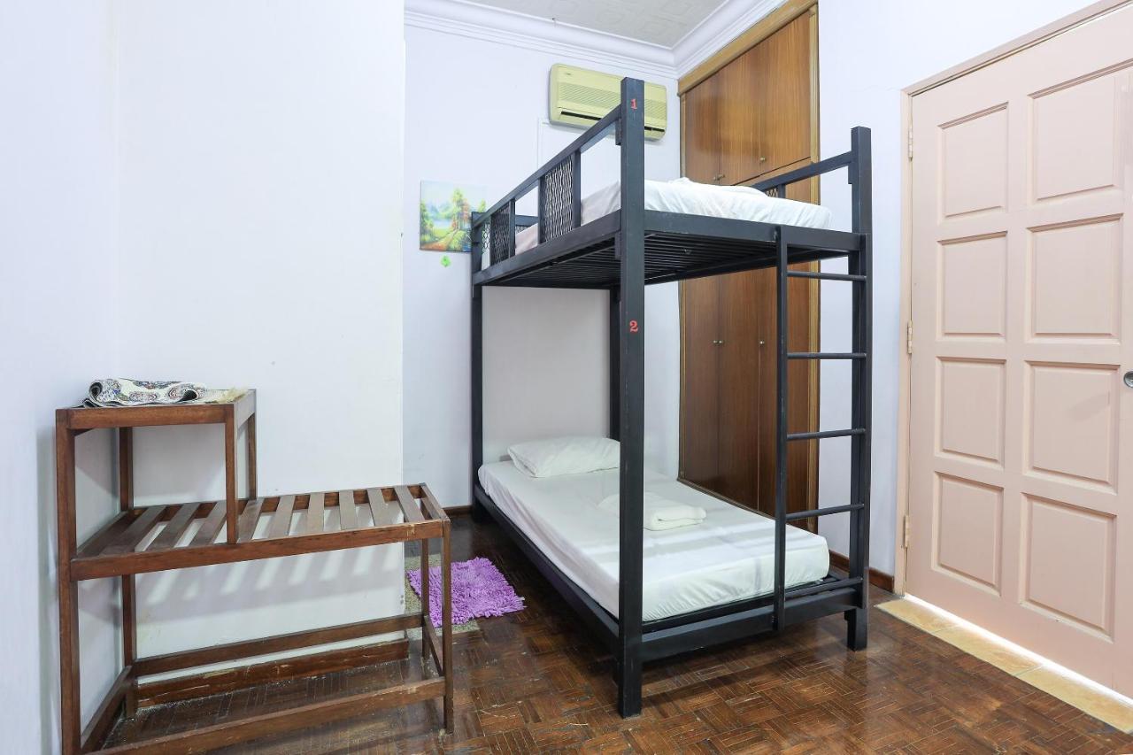 Oyo Home 90229, 3 Little Birds Homestay 4Bhk Malacca Εξωτερικό φωτογραφία