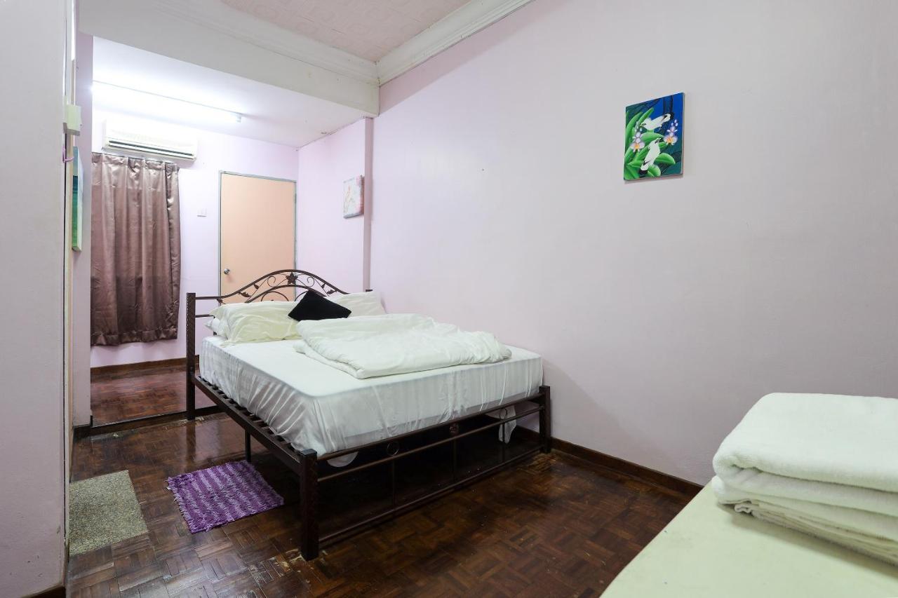 Oyo Home 90229, 3 Little Birds Homestay 4Bhk Malacca Εξωτερικό φωτογραφία