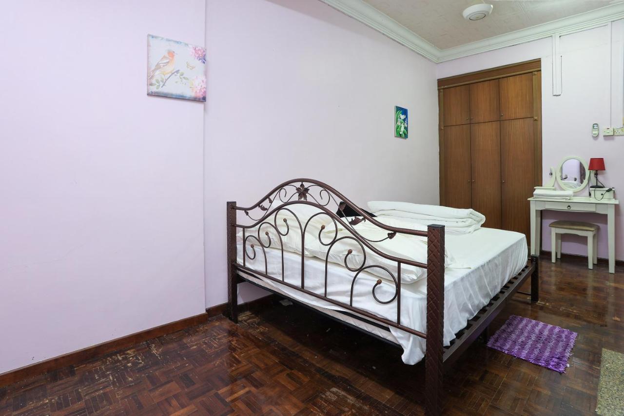 Oyo Home 90229, 3 Little Birds Homestay 4Bhk Malacca Εξωτερικό φωτογραφία