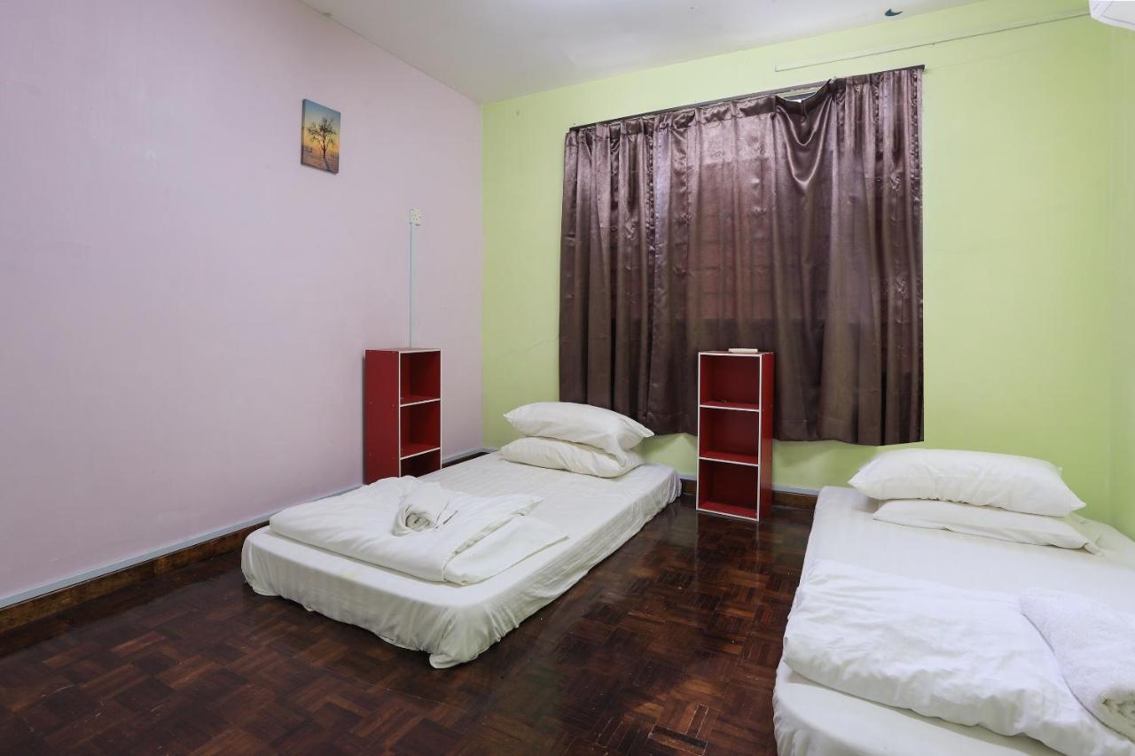 Oyo Home 90229, 3 Little Birds Homestay 4Bhk Malacca Εξωτερικό φωτογραφία