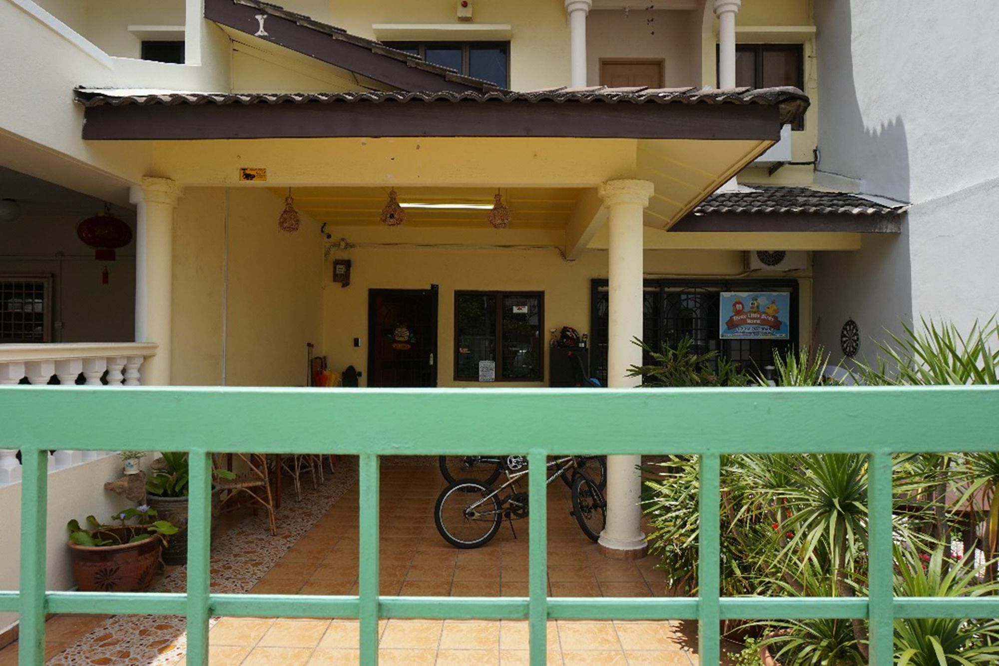 Oyo Home 90229, 3 Little Birds Homestay 4Bhk Malacca Εξωτερικό φωτογραφία