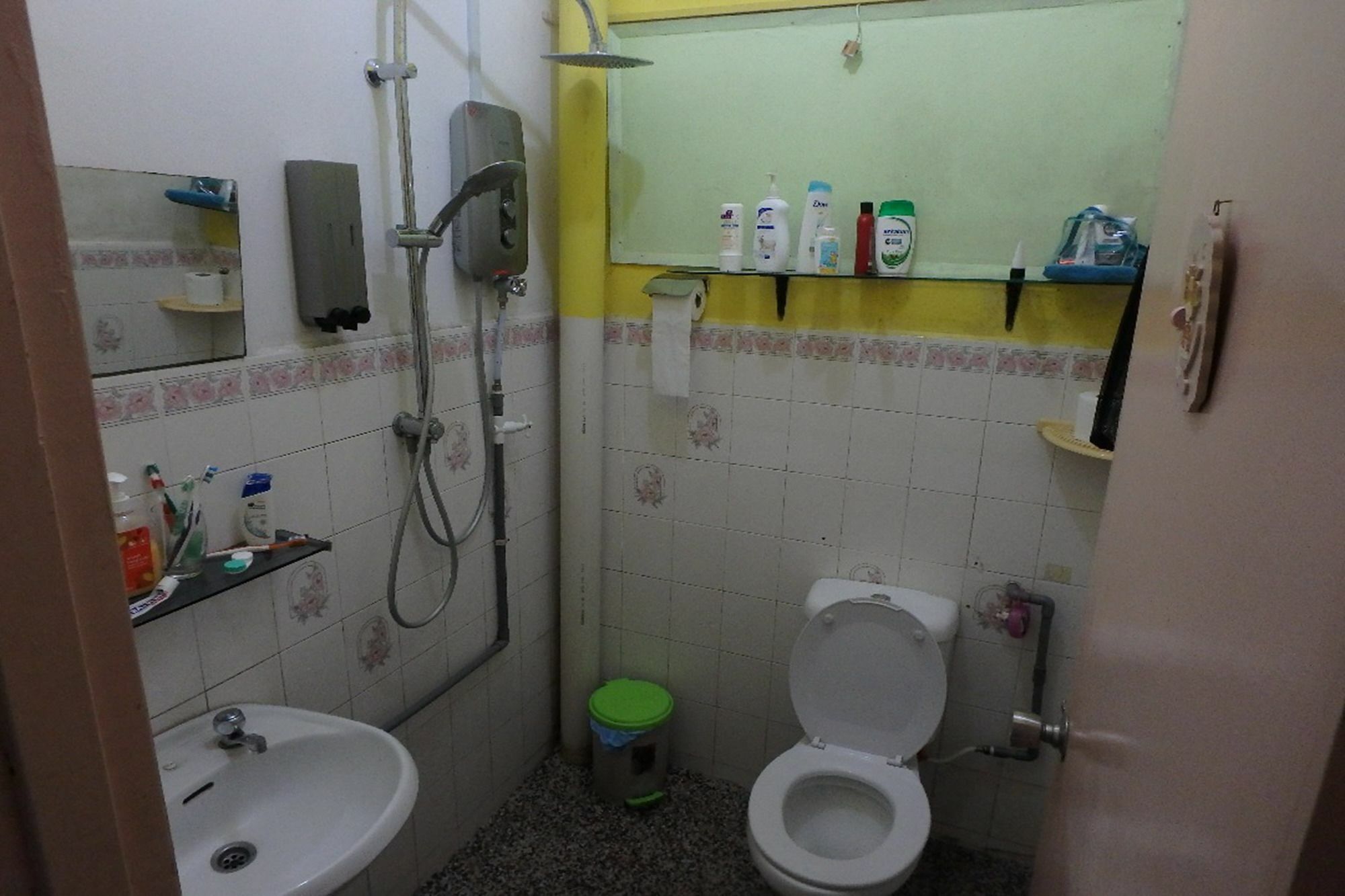 Oyo Home 90229, 3 Little Birds Homestay 4Bhk Malacca Εξωτερικό φωτογραφία